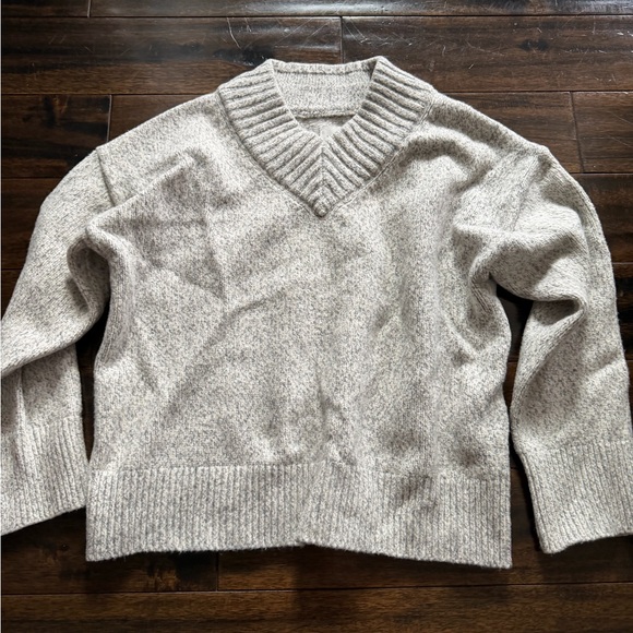 A&F High V Neck Sweater - Picture 4 of 5